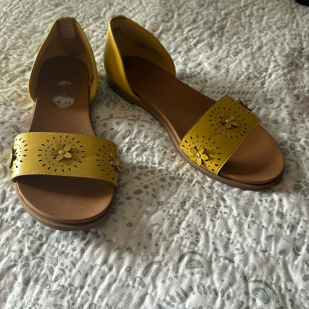 Andiamo flat sandal